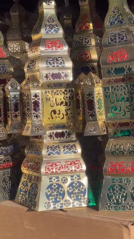 شهر الخير يقترب مع أحلى زينة في مجمع شاهين 💛في طمره