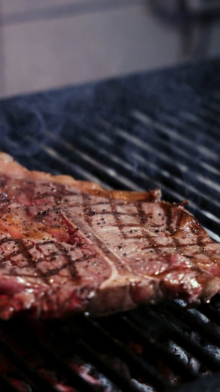 🥩🔥 لحوم الماس المشوية… لحن ينعزف على الفحم 🎶💎