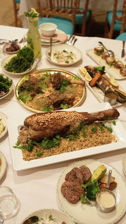 🌙 رمضان يجمعنا على مائدة واحدة في مطعم عود🌙