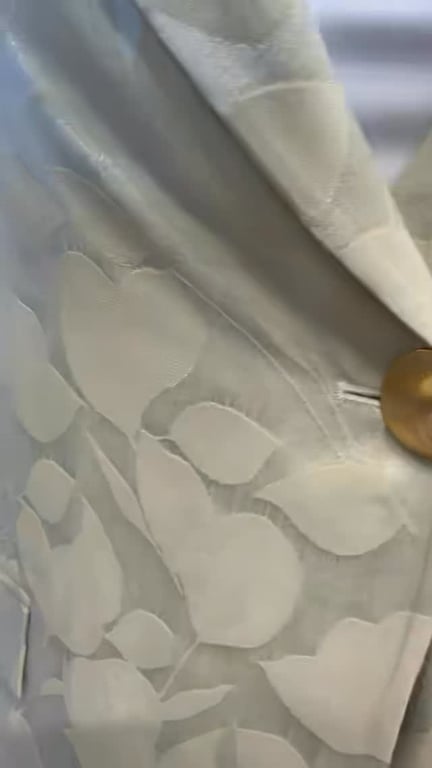 الأخضر الفستقي… لون الحيوية والأناقة لهذا الموسم 💚✨
