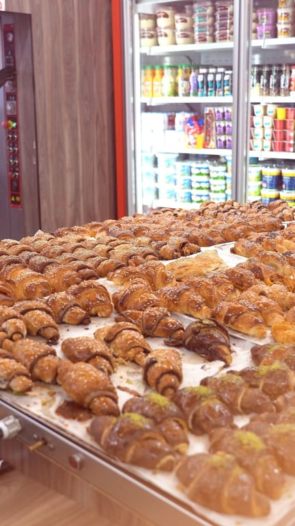 مع هالطقس ما في اشي بعدل مزاجك غير كرواسون مخبز وماركت الرازي