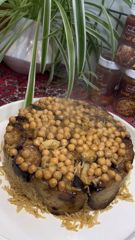 المقلوبة الفلسطينية على اصولها 👌 لازم تنطبخ صح! تتبيلة الدجاج من المركز بتعطي نكهة عميقة ومتوازنة، وتتبيلة الأرز الفاخرة بترفع الطعم لمستوى تاني ✨ النتيجة؟ مقلوبة بطعم غني، لون بش