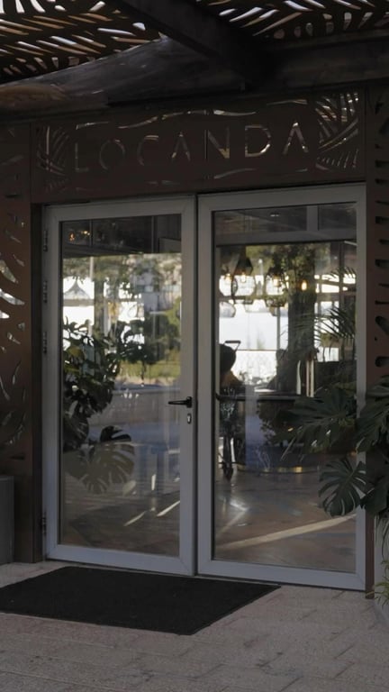 Step into a world where each bite is accompanied by the perfect note of ambiance🌿